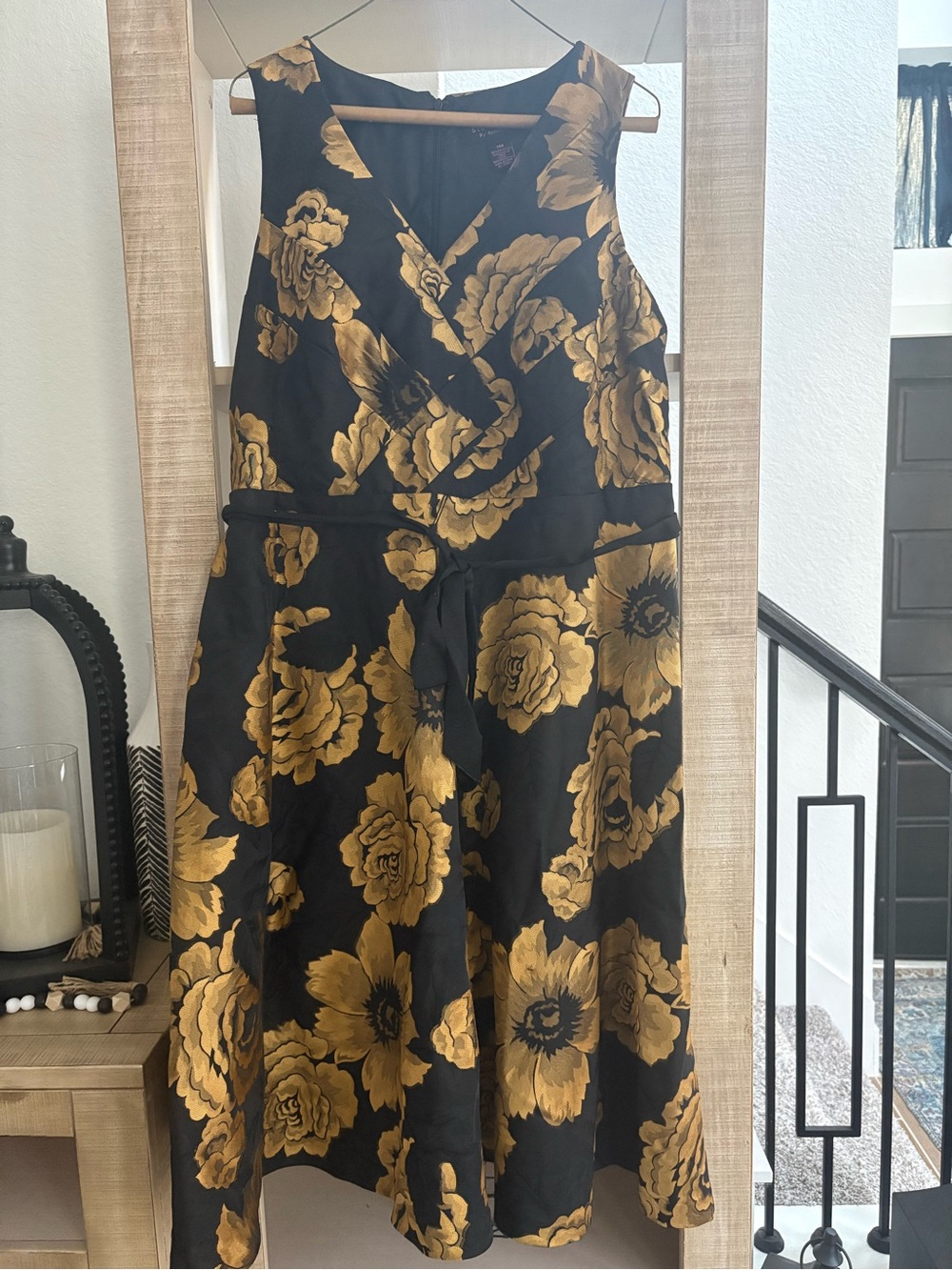 Black & Gold Floral V-Neck Sleeveless Dress